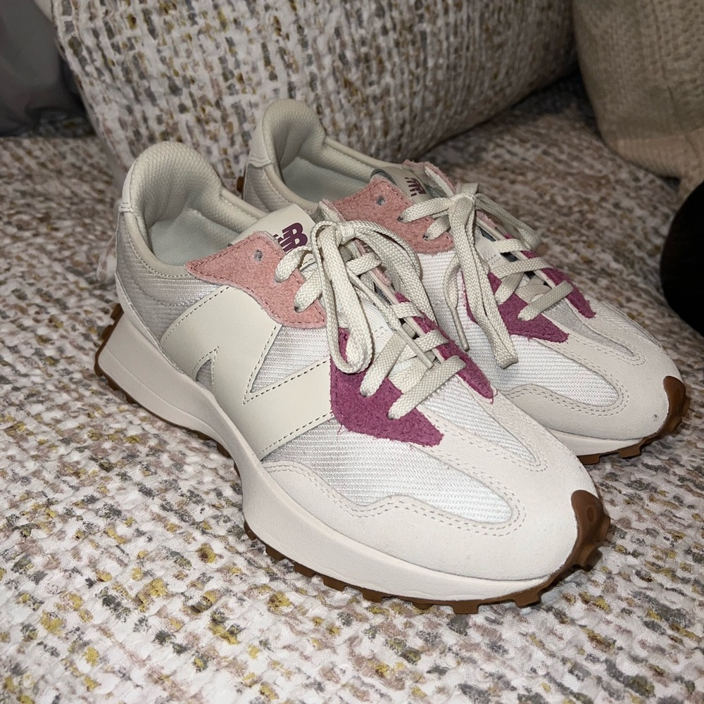Women’s New Balance Tennis Shoes 327 Calia